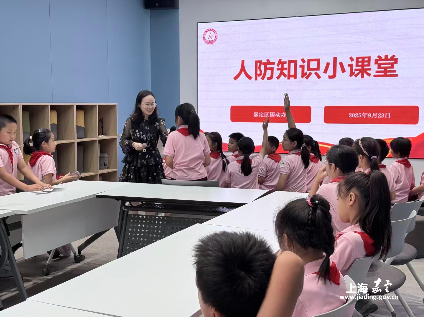 嘉定区国动办联合多部门开展 ＂国防筑梦·法治护航＂主题宣教活动  